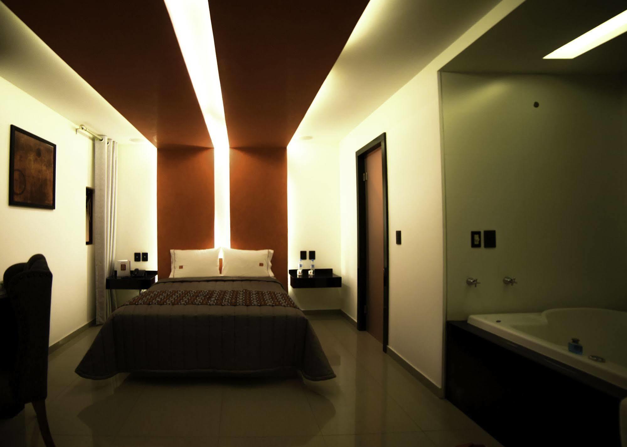 Six Hotel Guadalajara Expiatorio Εξωτερικό φωτογραφία