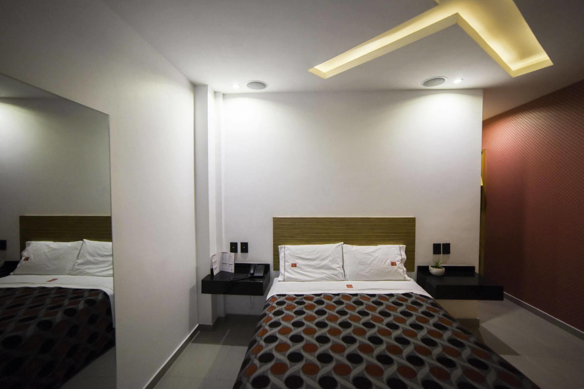 Six Hotel Guadalajara Expiatorio Εξωτερικό φωτογραφία